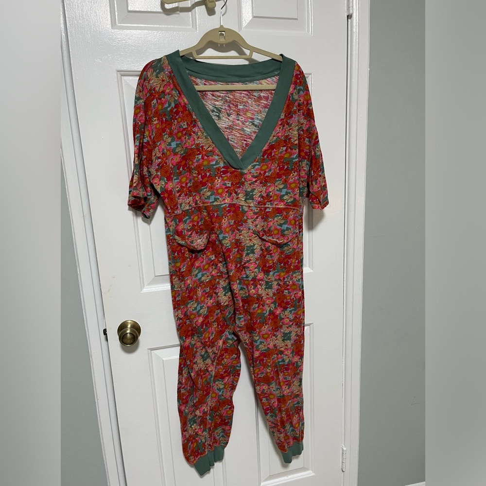 Natural life jumpsuit- floral short sleeve -S